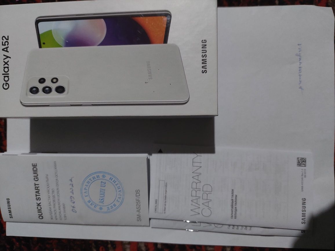 SAMSUNG Galaxy A52