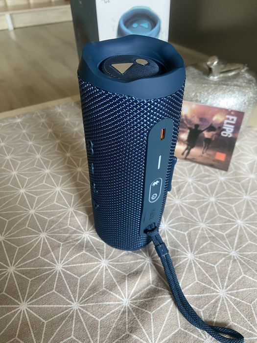 JBL Flip 6 (почти нова)