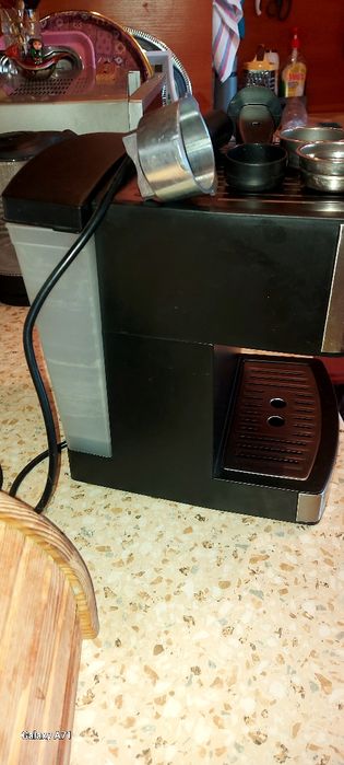 Продавам кафе машина на  дубро състояние