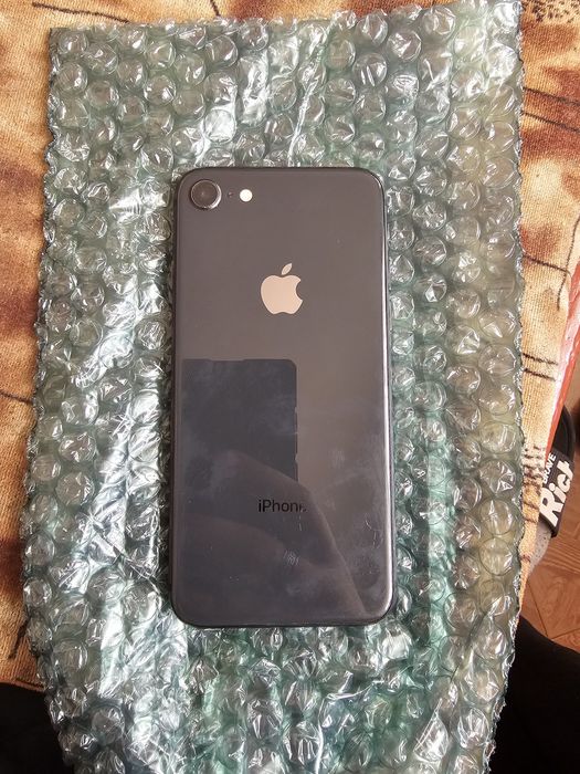 Vand Telefon Iphone 8