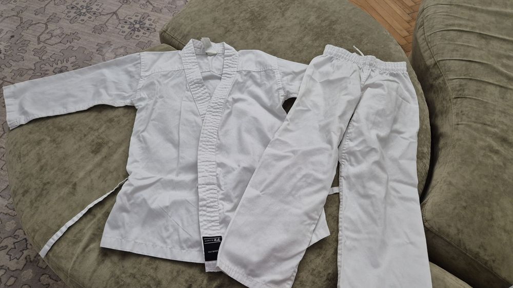 Doua kimono  120 si 130cm Decatlon