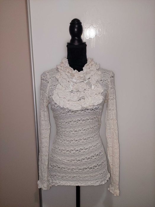 Bluză MEXTON cu jabou, funda satinată, nasture stras