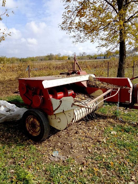 Vând presa de balotat