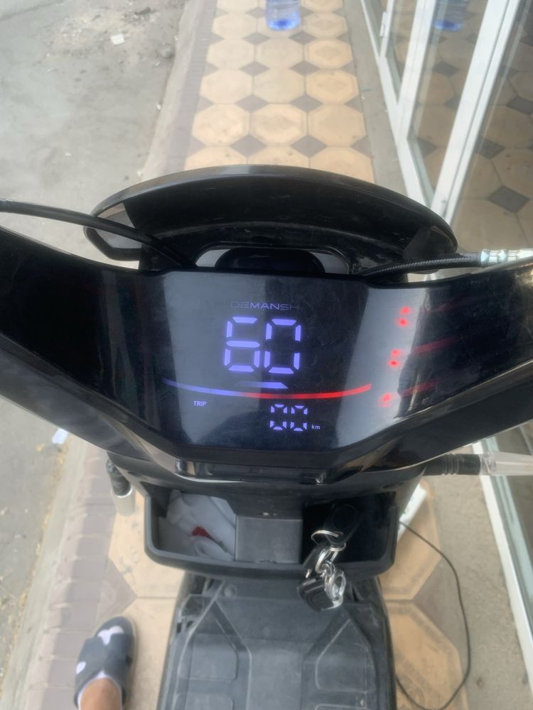 skuter sotiladi 60ga chiqadi