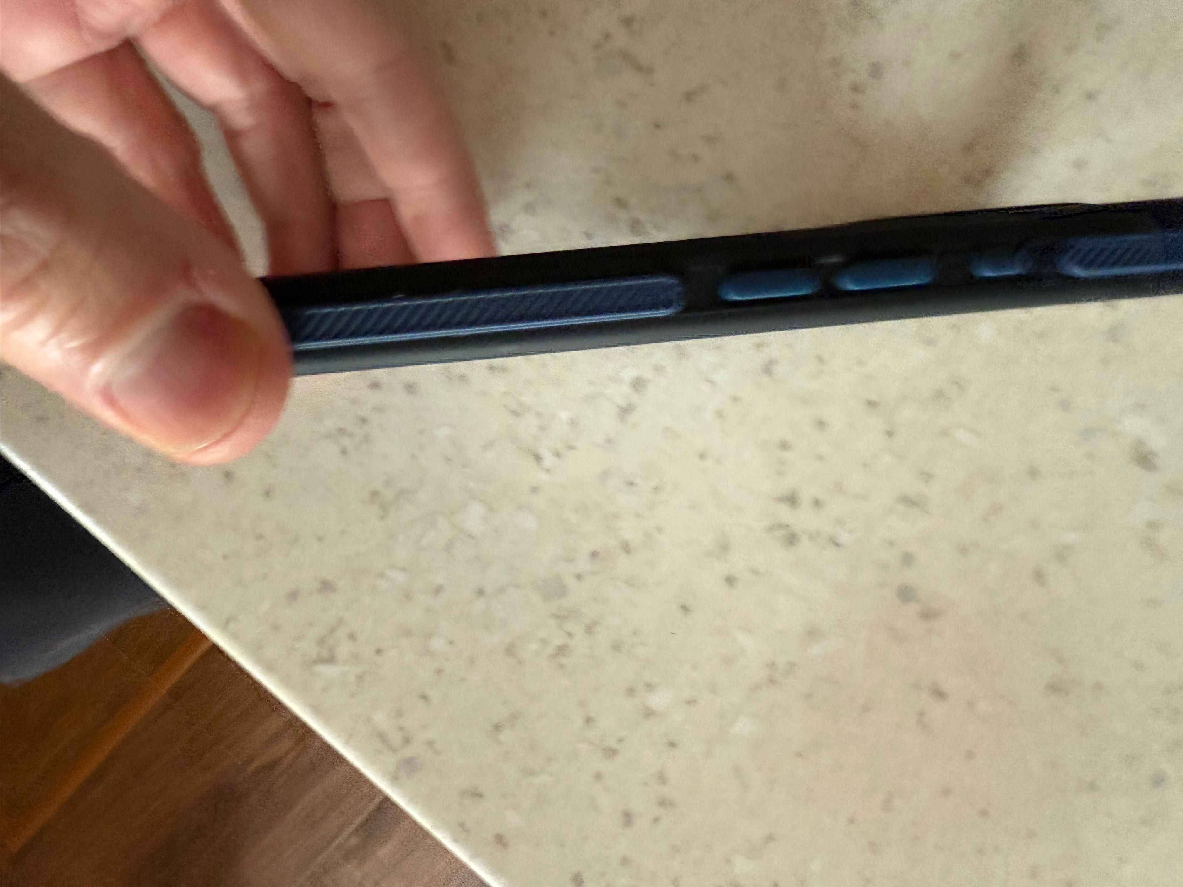 Продавам силиконов калъф за Iphone 16 Pro нов