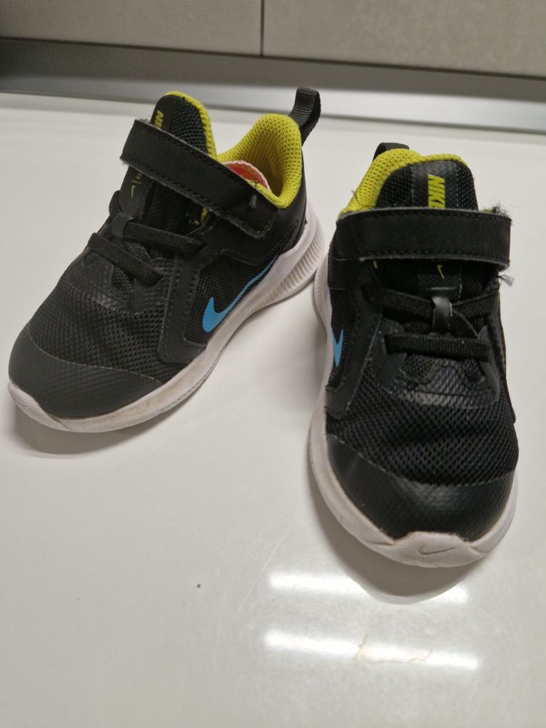Adidasi Nike marimea 23.5,  13 cm