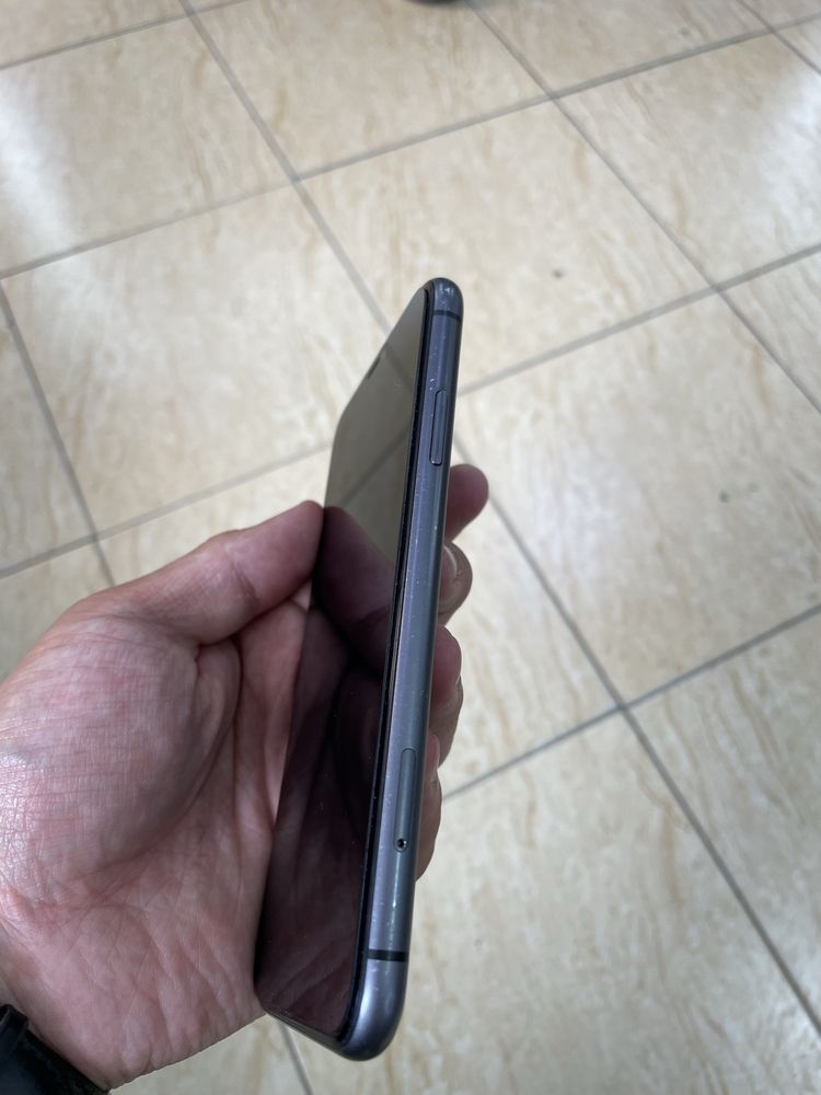 APPLE 11 qora rangli