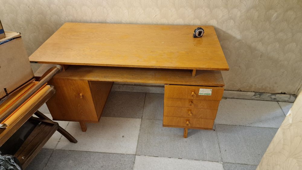 Здраво дървено бюро