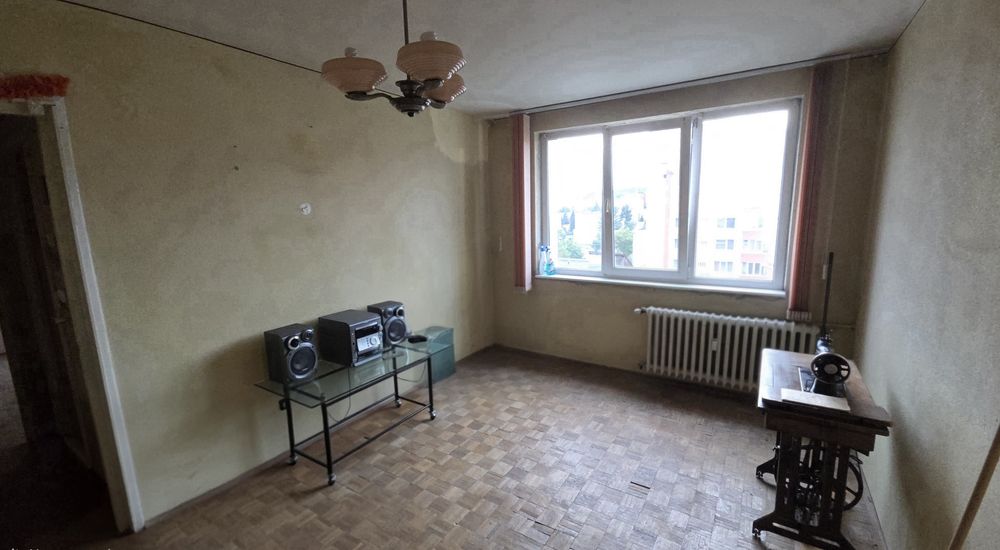 2 camere Victoriei, etaj 7/8, lângă școala 19, vedere spre munți.