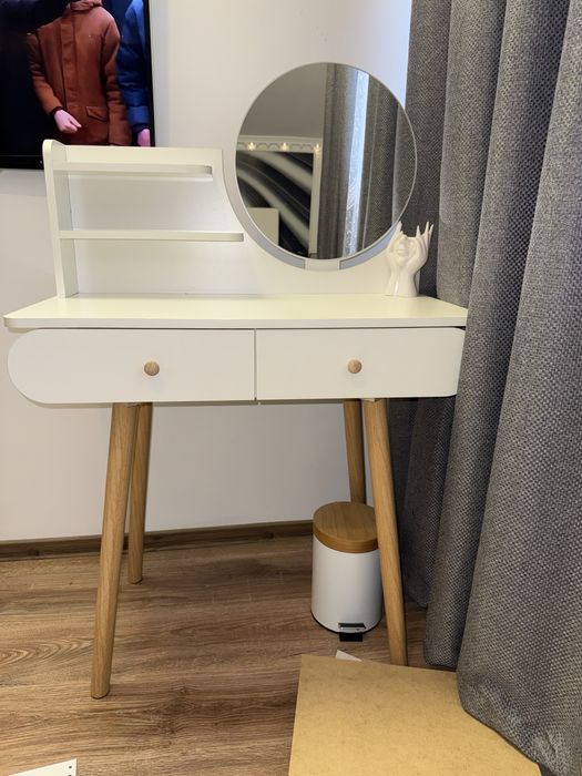 Masa de toaleta pentru machiaj
