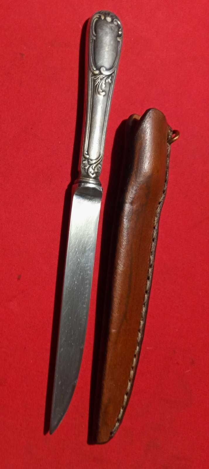 Стар нож с посребрена дръжка с кания от естествена кожа