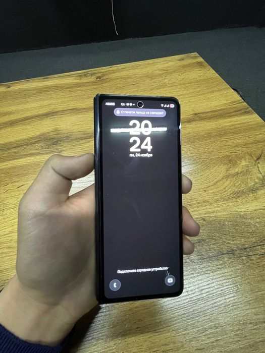 Srochna sotilad Z fold 5 holati yaxshi 256gb 2 sim