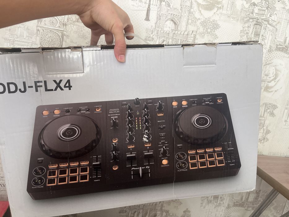 Кантроллер дж апарат DDJ-FLX4 жағдайы жақсы готов к роботе
