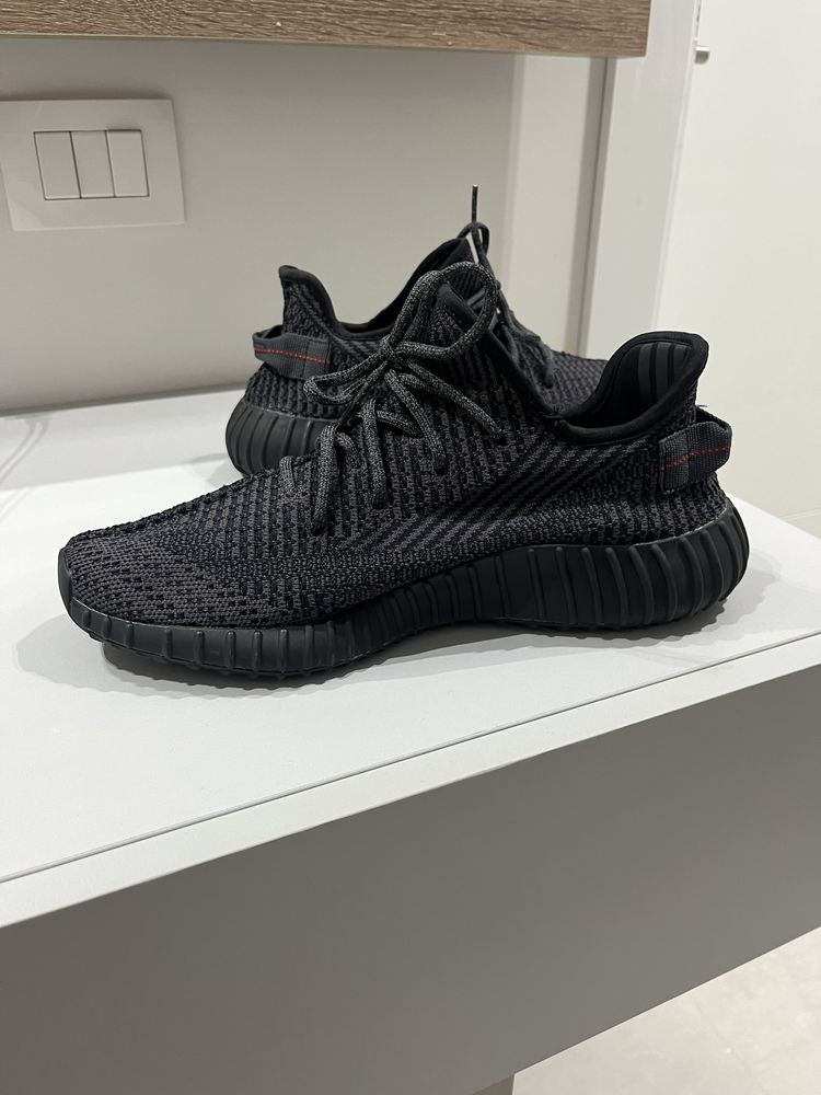 Yeezy boost 350 v2 black