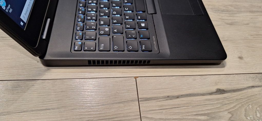 Dell Latitude E5570-i5 6300u/8гб/256гб м.2/Подсветка