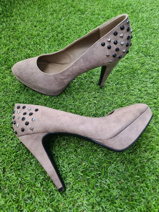 Pantofi cu toc și pietricele comozi model deosebit piele