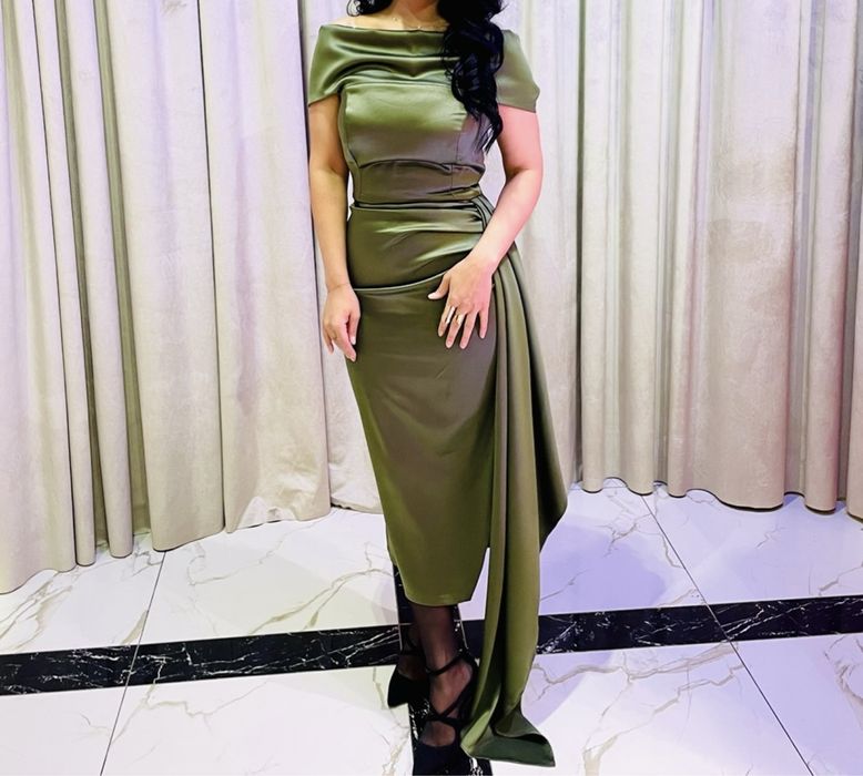 Продается вечернее платье, размер 44-46.