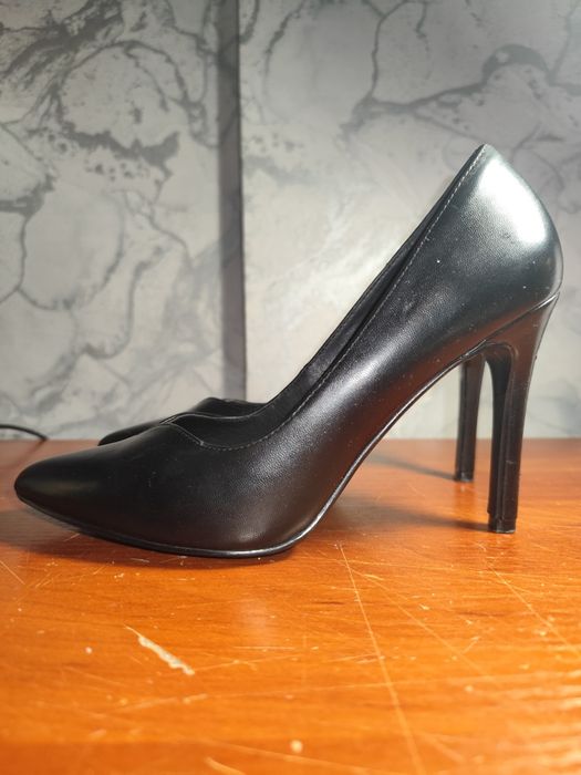 Туфли черные на шпильке