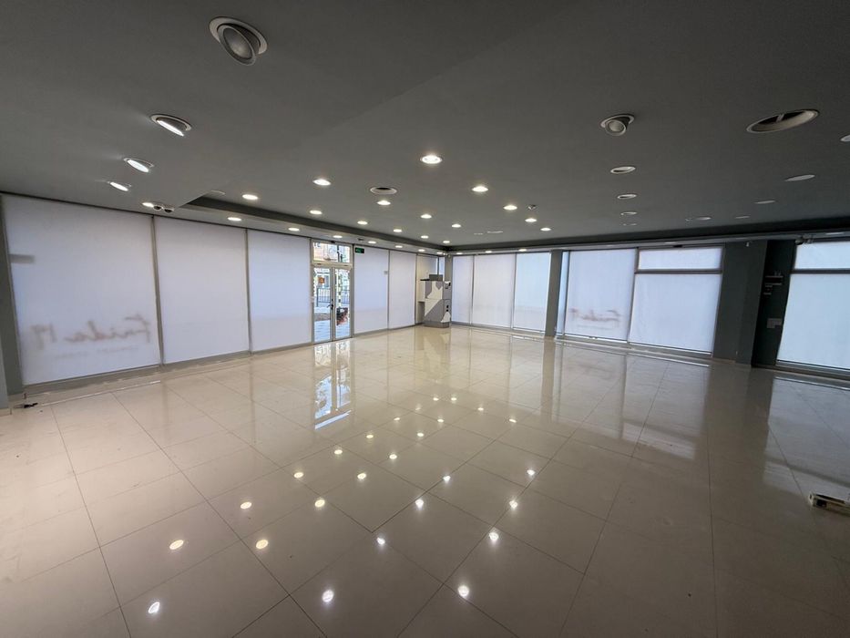 Inchiriez spatiu comercial, pozitie excelenta, vad pietonal