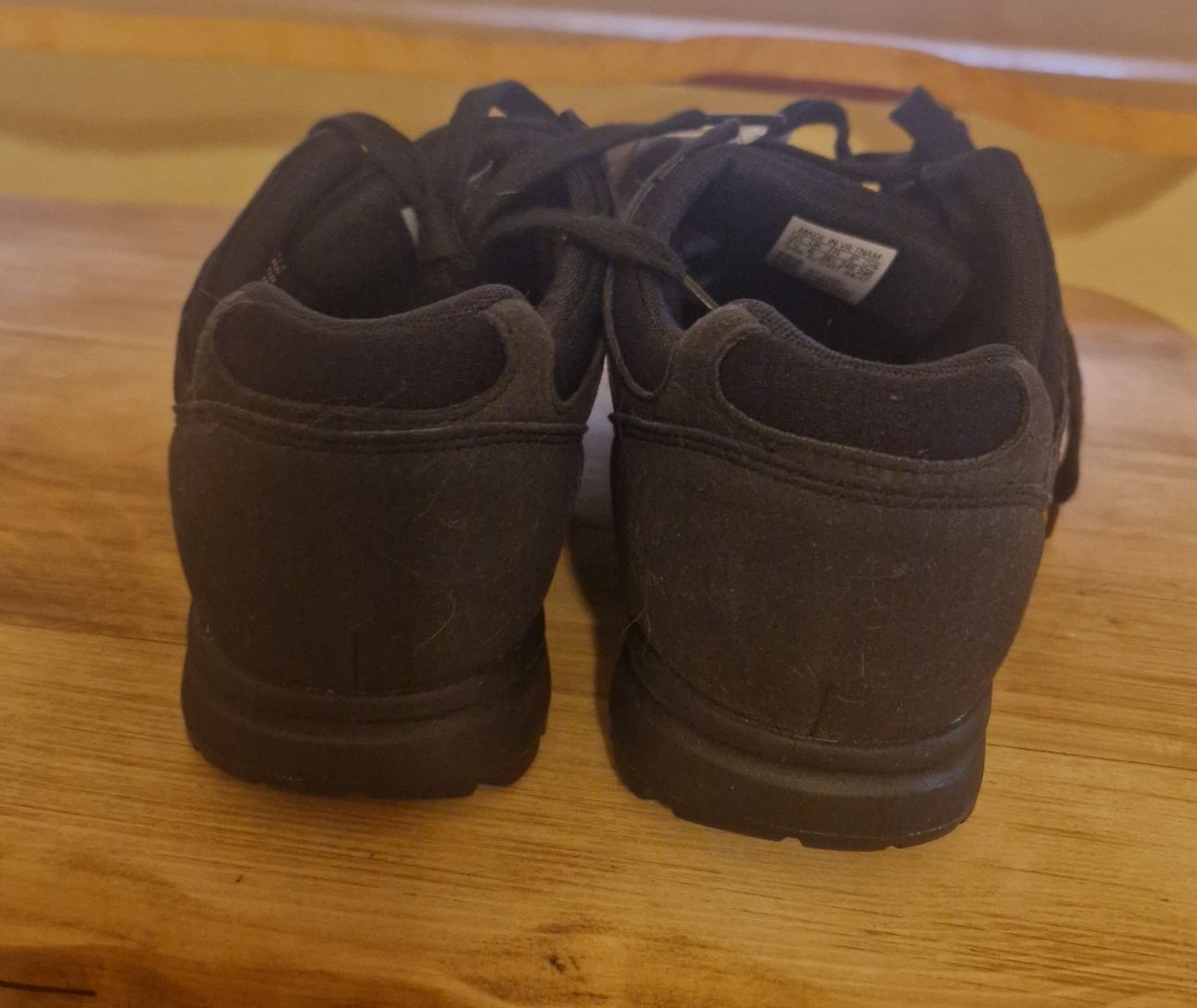Продавам дамски маратонки Adidas Torsion и дамски кецове