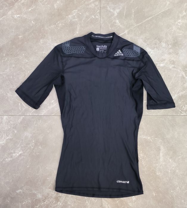 Adidas Techfit тениска  M размер