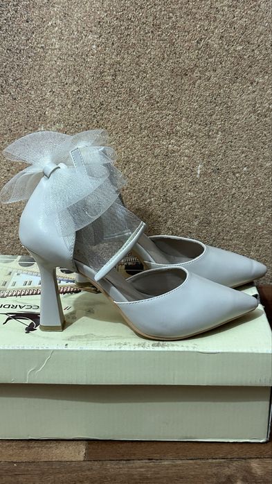 Продам женские туфли