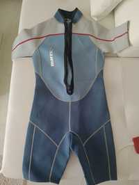 Vând costume de neopren pentru sporturi subacvatice,noi.marimi de la X