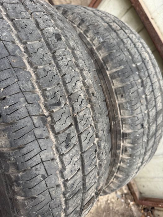 Бусови гуми 225/70/15 -300 лева. 4 броя.