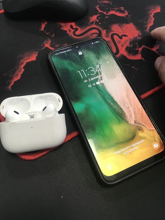 Продам вместе телефон Samsung A20 и Airpods оригинал