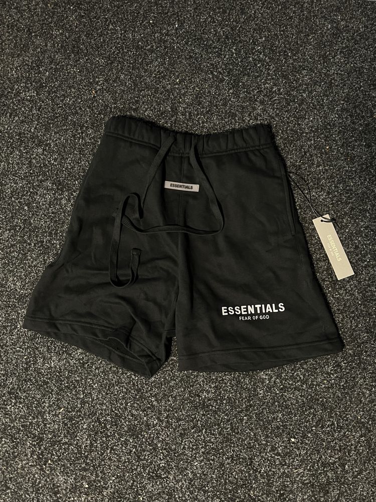 Pantaloni scurti Essentials FOG reflective alb/negru  Premium / 2025