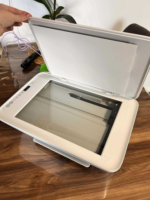 Принтер HP DeskJet 2820e All-in-One почти нов