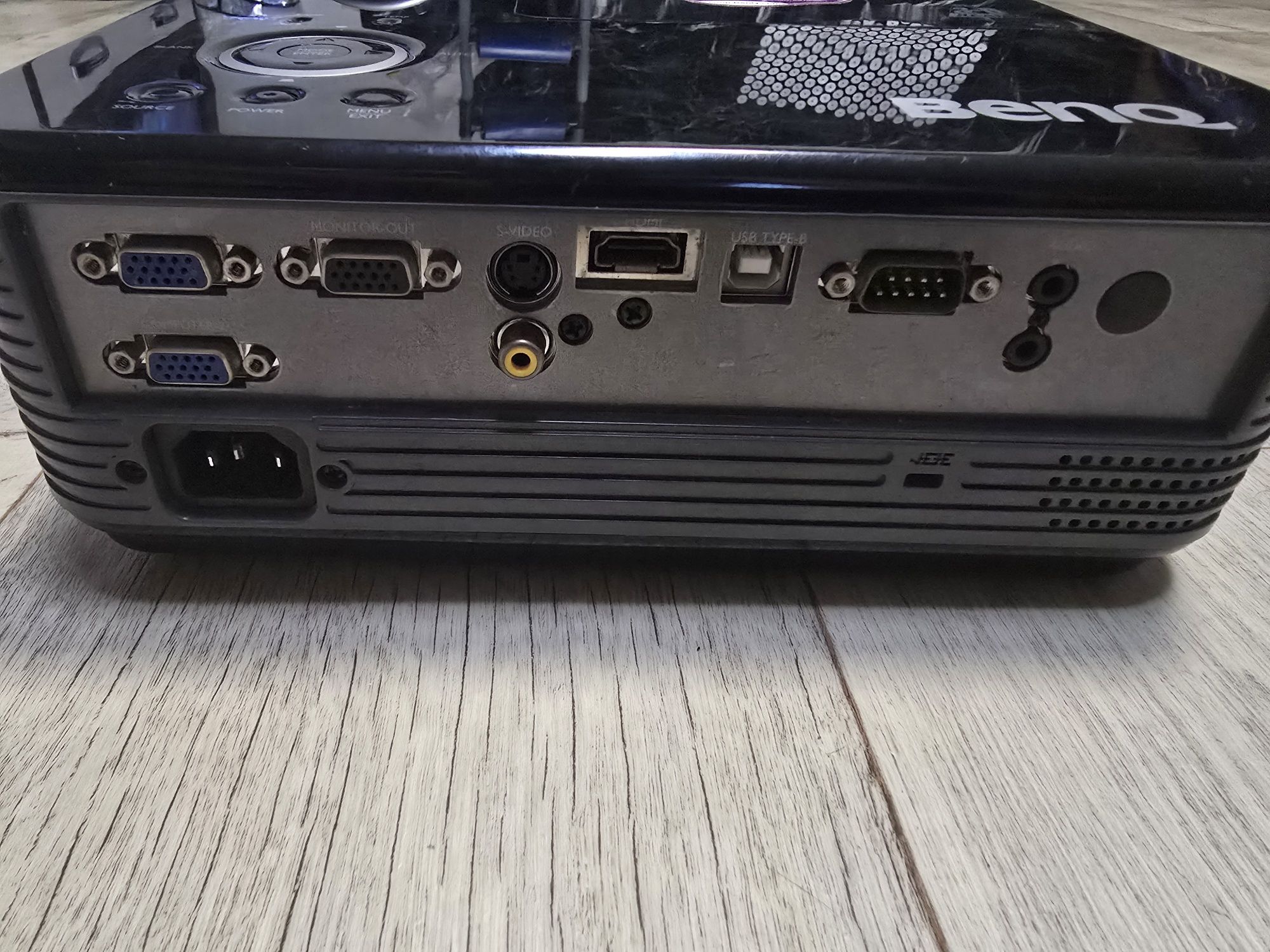 Продам проектор benq