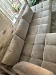 Canapea gri confortabila