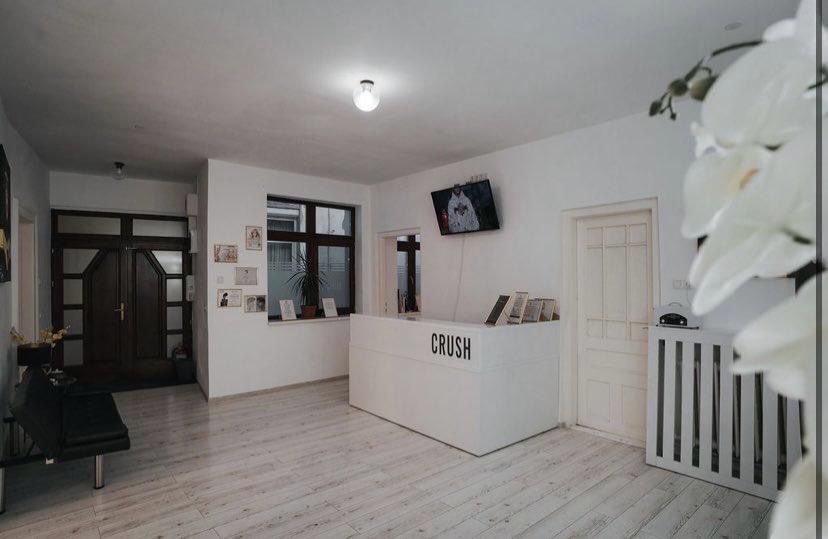 Inchiriez scaun de coafor , frizerie si make-up artista