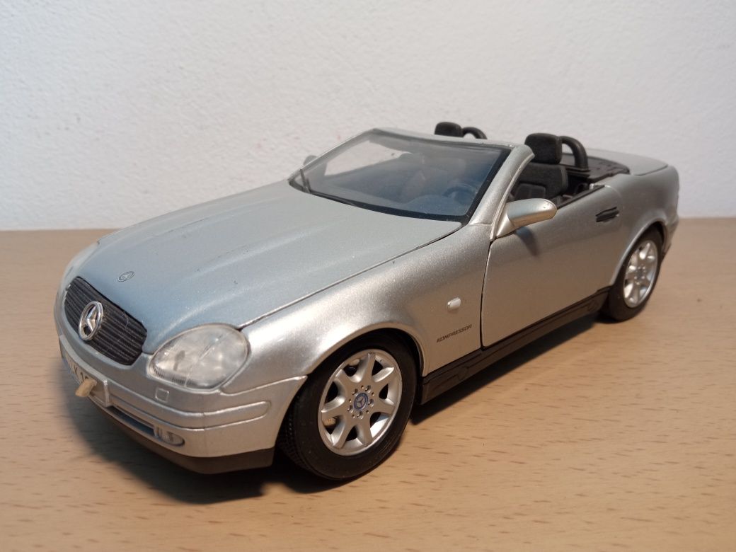 Mercedes SLK macheta auto 1:18 maisto