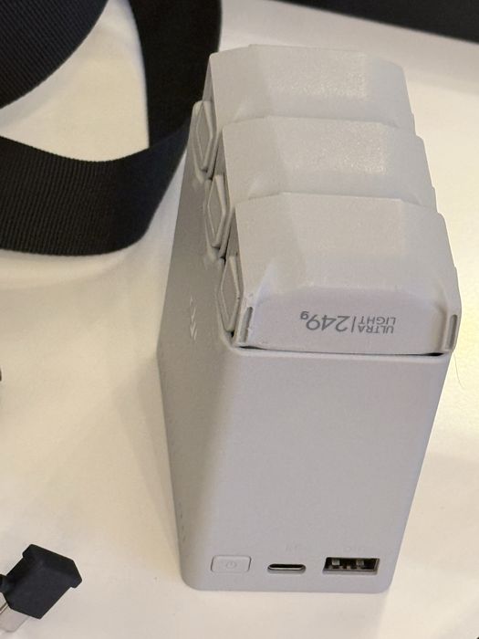 Drona DJI Mini 3 PRO cu 3 baterii, hub de incarcare, Telecomanda RC N1