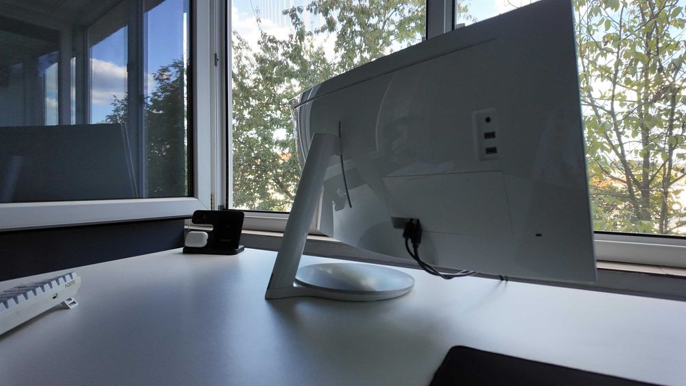 Monitor Curbat Reglabil Samsung - 34-inch QHD Ultrawide
