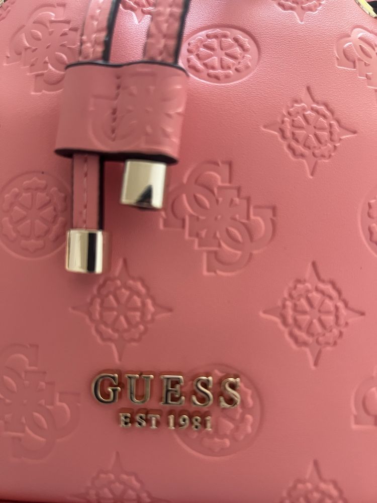 Розова чанта Guess
