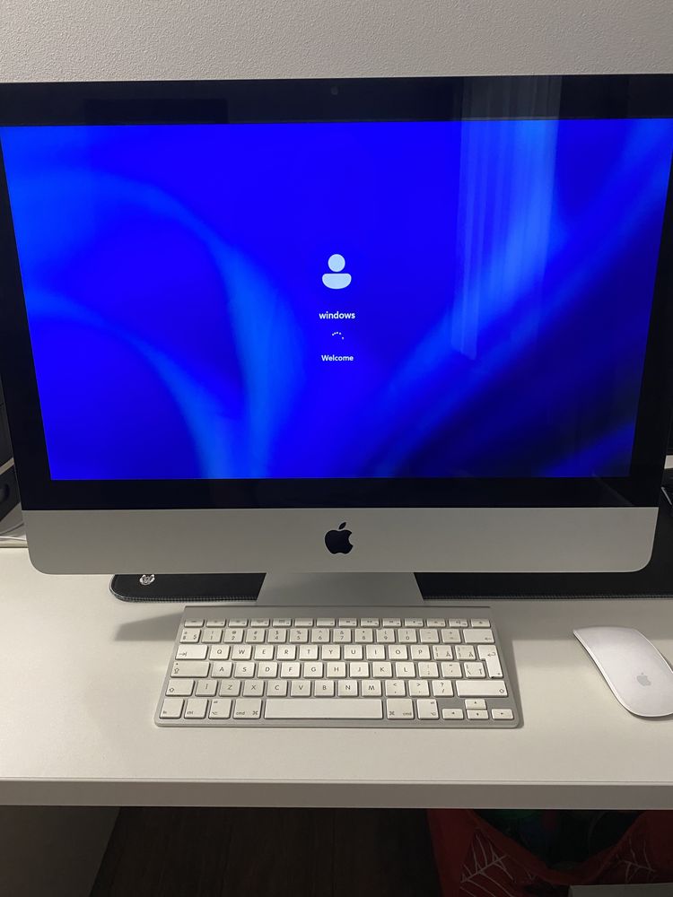 Imac 21,5 mid 2011 cu high sierra si windows 11 pro