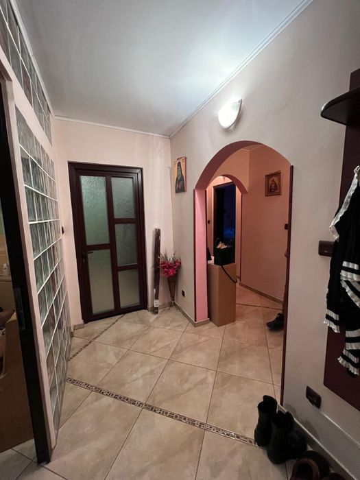 Vand apartament 4 camere