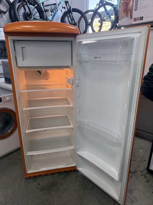Ретро хладилник и фризер Gorenje.