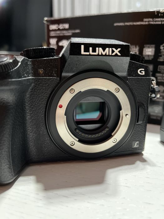 Фотоапарат Panasonic Lumix G7, 12‑60 mm обектив + 2 батерии — КАТО НОВ