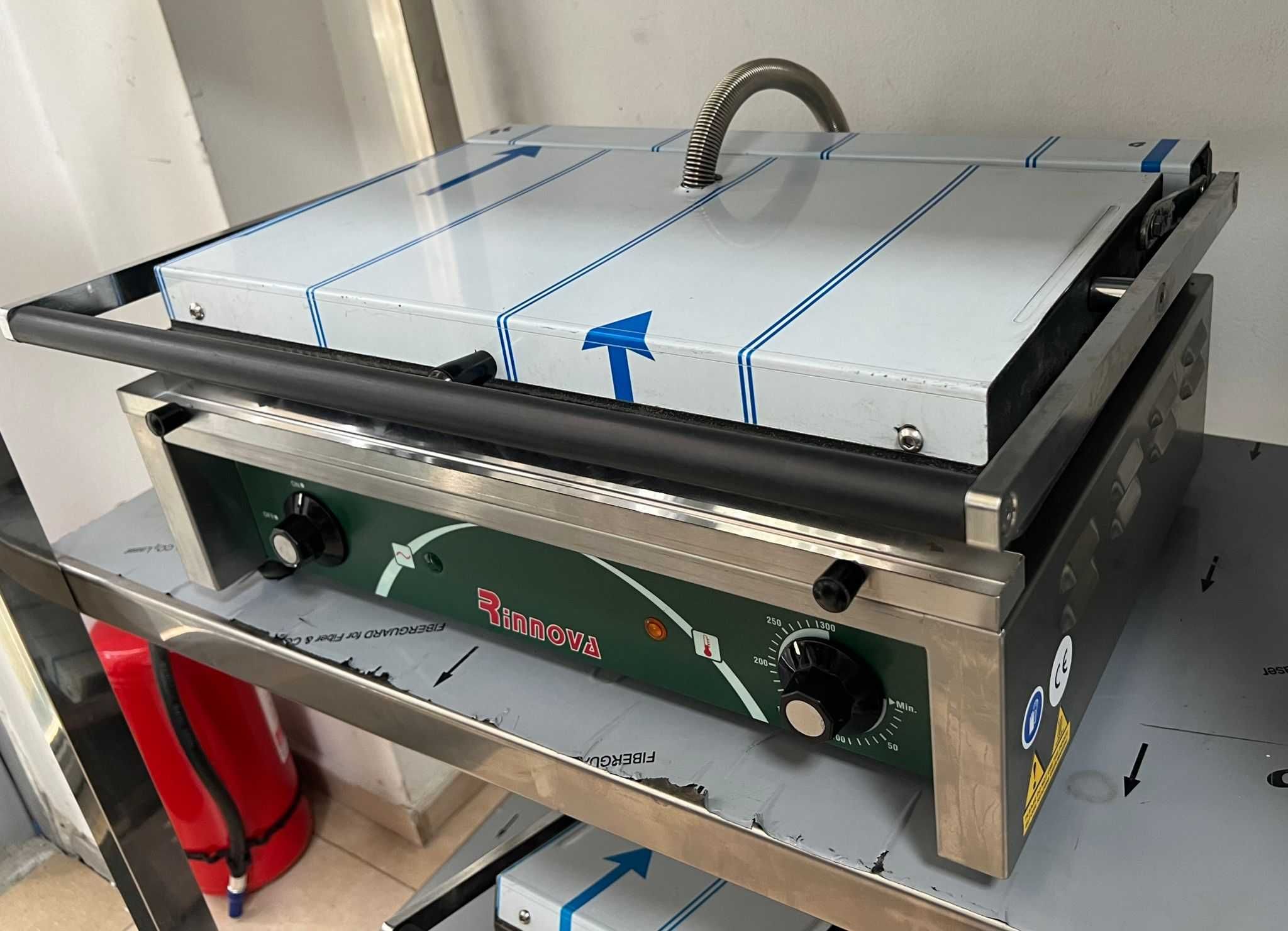 Toaster electric cu suprafata canelata