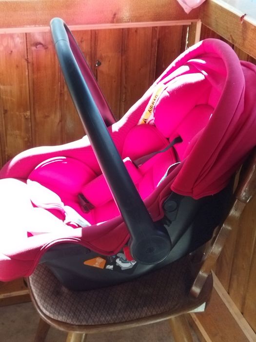 Scoica bebe fetiță