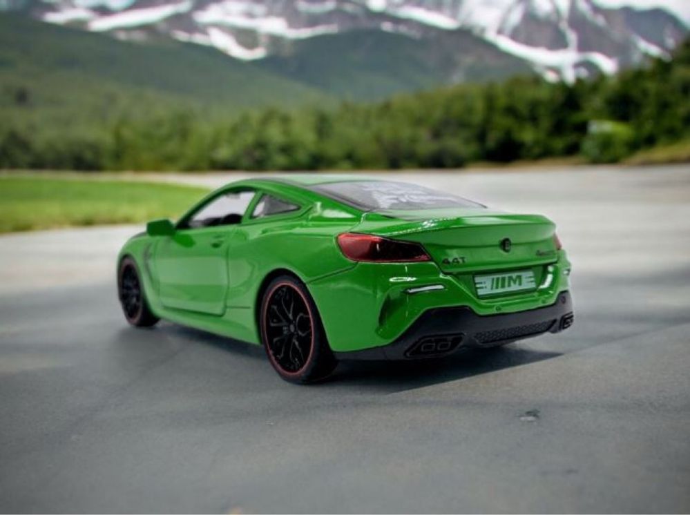 Автомобил BMW M8 с 3 реалистични звука и светлини – мащаб 1:24