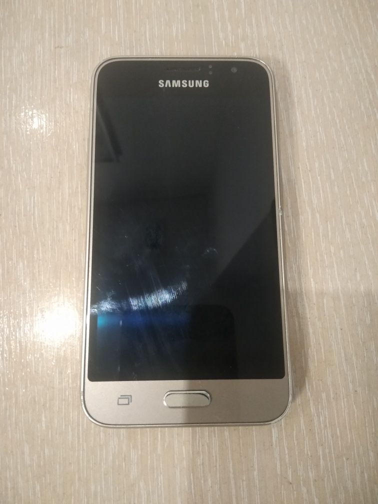 Samsung J1 (2016)