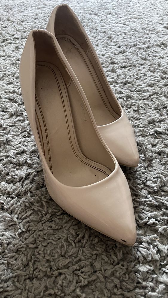 Pantofi stiletto nude