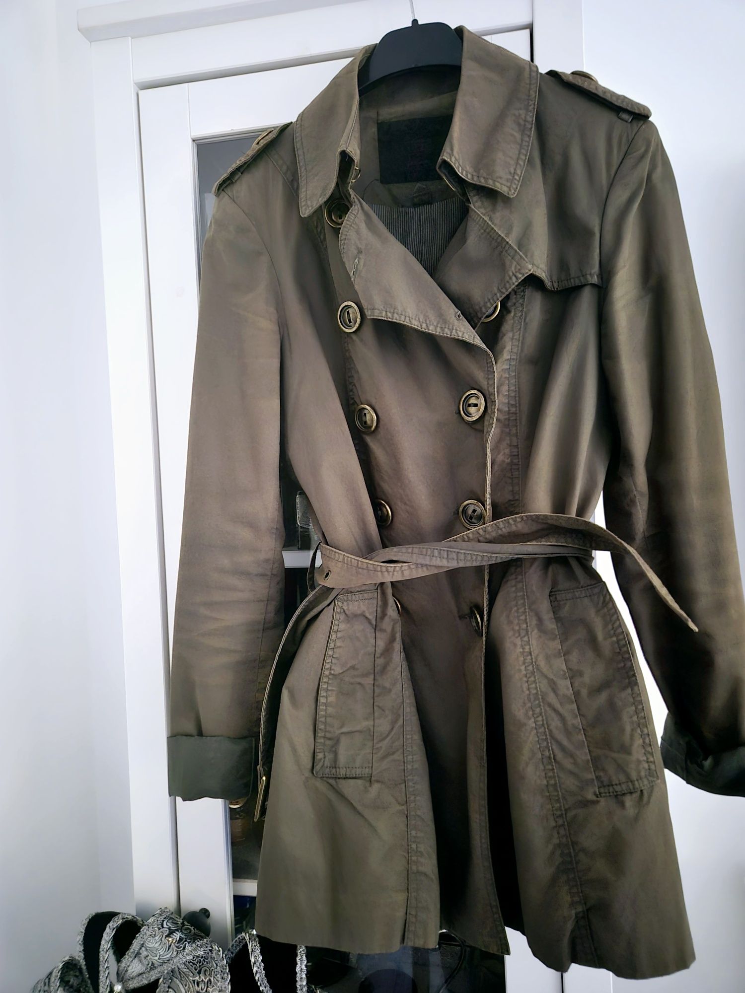 Trench-uri dama cu cordon Bershka
