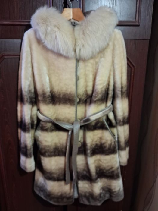 Продам женскую шубу