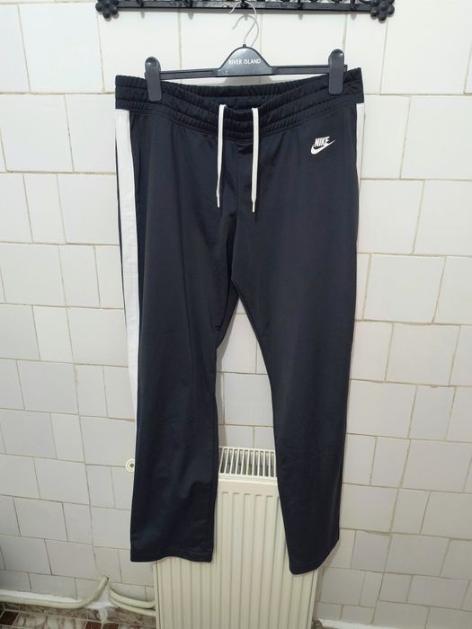 Pantaloni trening marca Nike mărime xl culoare neagra